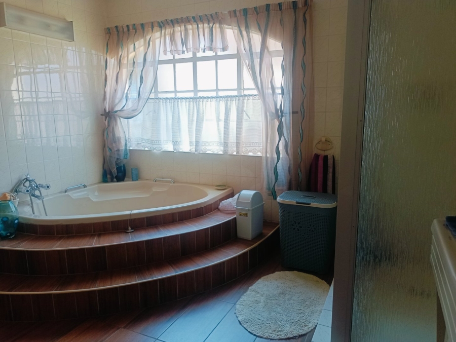 4 Bedroom Property for Sale in Wilkoppies North West